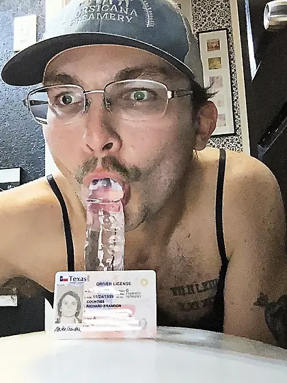 Im a new pet and cyber slave to my master JJB007.