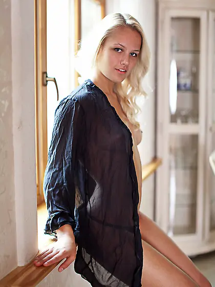 Scandanavian babysitter exposes smooth