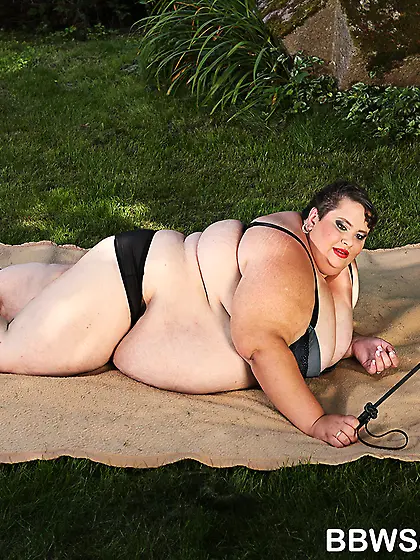 Chubby police women latex