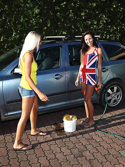 Horny lesbians Gina Devine and Jessie Jazz lose their cloths off