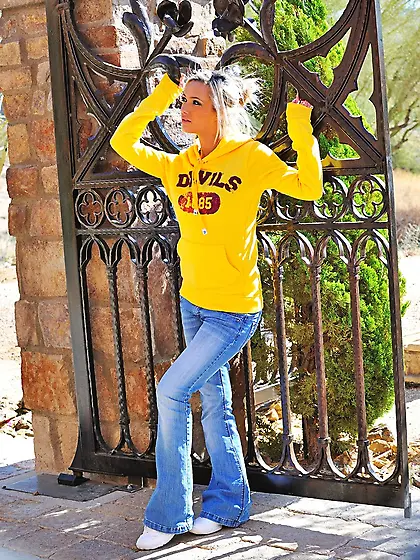 Teen Sophia Knight uk glamour model