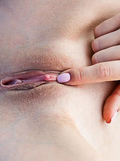 nice blande teen fingering himself