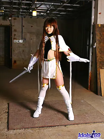 Asian babe Nijigen Idols gets her cute tiny body bound and plung