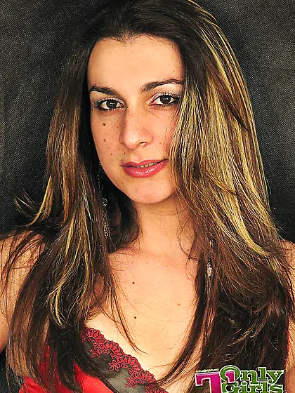 Explicit show from Elisa