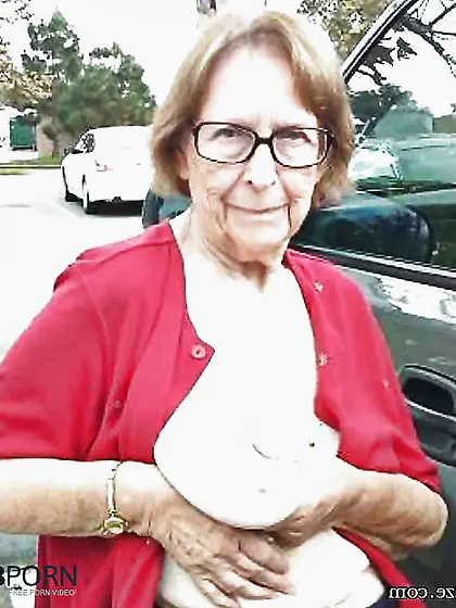 OmaFotze - Old Fledgling Grannies