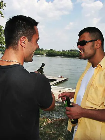 Skilled and hot Jaquelline Gold satisfies two well-hung stallion