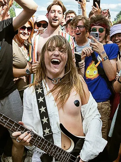 Rock chick Veronica half naked on a concert