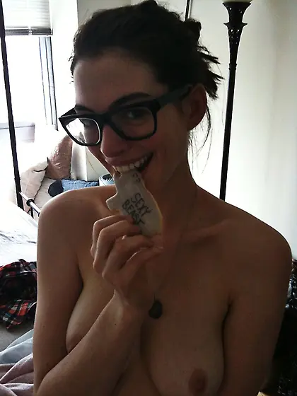 Anne Hathaway nude leak