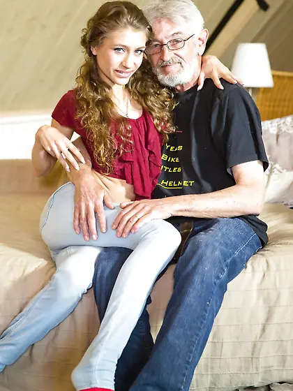 Rebel Lynn tenderly plays with an aroused old man's coks and get