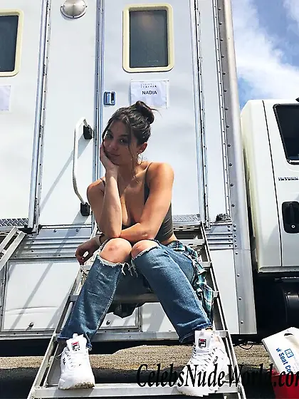 Kira Kosarin Cleavage