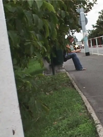 Young chick attacked guy