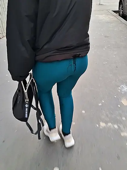 Spray cum on candid girl in legging