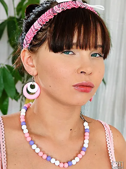 Licentious Sasha Dion is working two cocks orally preparing them