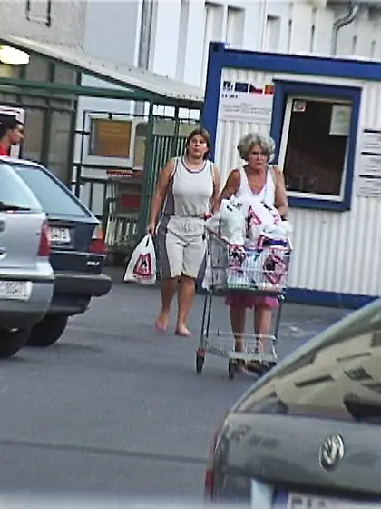 Teen guy yanks plump