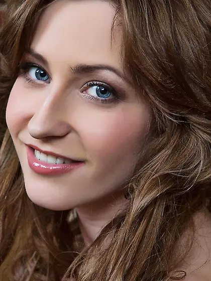 Naughty brunette slut Janelle B is offering perfect view on her