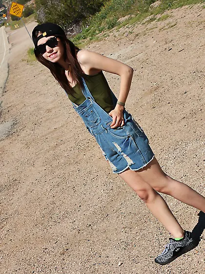 Dorky teen Lucie Cline sucks cock after ditching her overalls