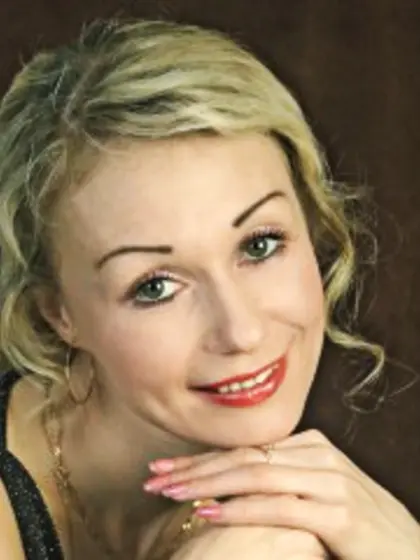 Brunette helena perform anal