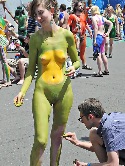 Festival nude