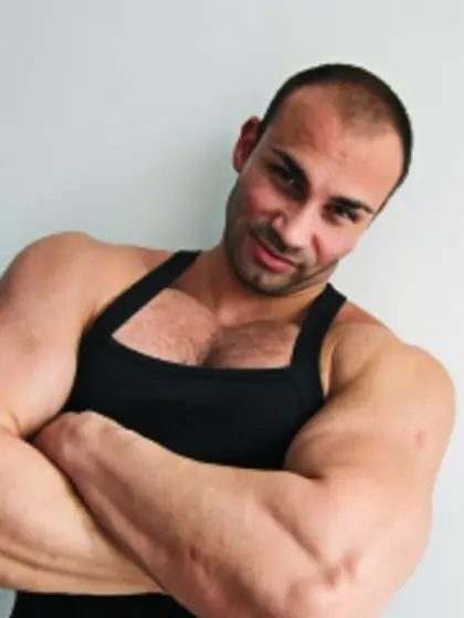 28 yo brunette Incrediblehank.