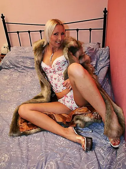 Teen Tracey Lain from United Kingdom Fur...