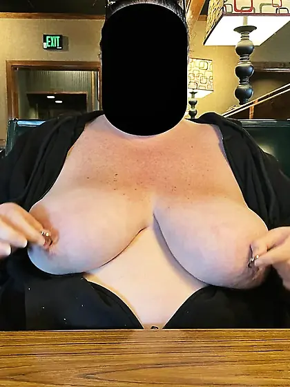 newondoncouple flashing tits at Ruby Tuesday,