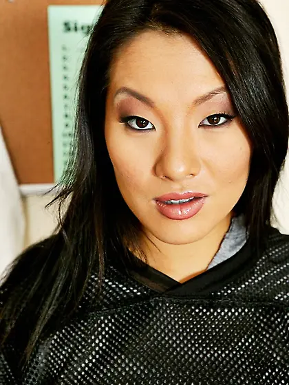 Horny asian babe titty