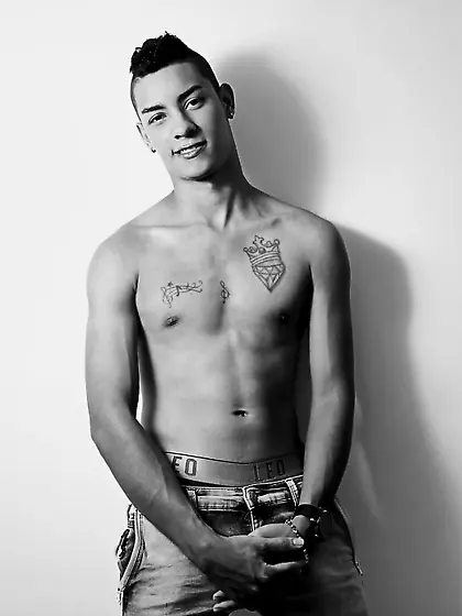 Latin young gay BIG11INCHLATIN like to snapshot