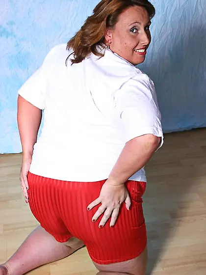 Curvy Cougar BBW Charlie from United Kingdom