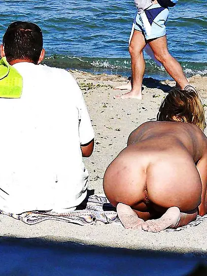 NUDISTAS MOSTRANDO O CU