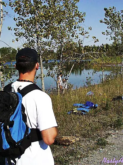 Dudes spot naked gals