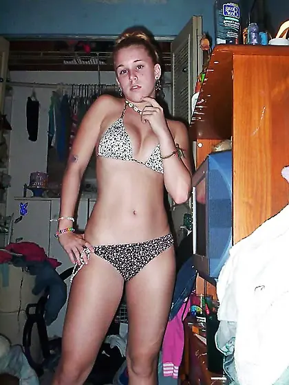 Fille nue devant son pere