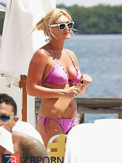 Brooke Hogan in bathing suit