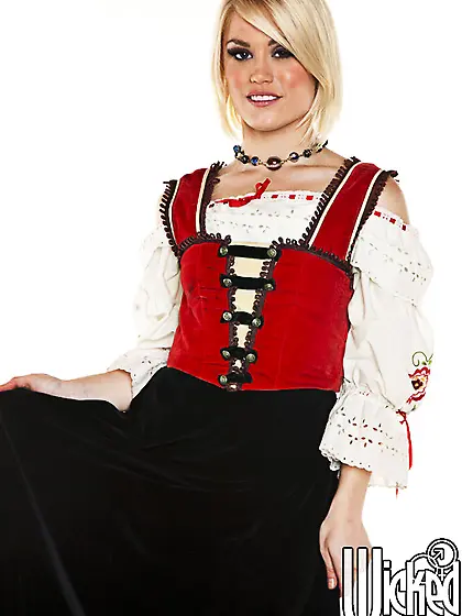 Inviting blonde babe fucks lustfully with a sexy pirate queen an