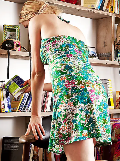 Perfect body natural hairy pussy