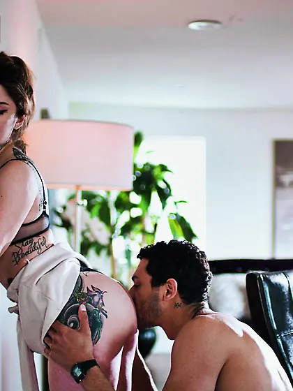 Vanessa Vega gets properly fucked after sucking big dick