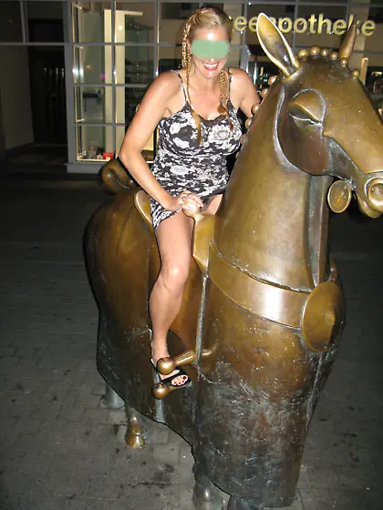 Im WWW gefunden,  eine geile Reiterin