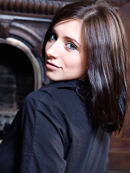 The luxurious brunette Simone B is getting her legs so widely st