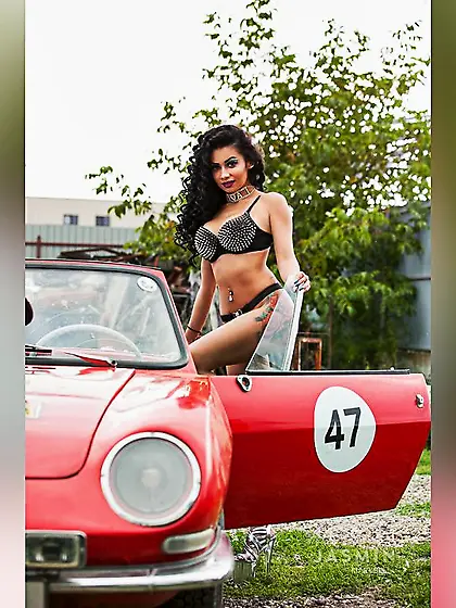 Bisexual italian girl