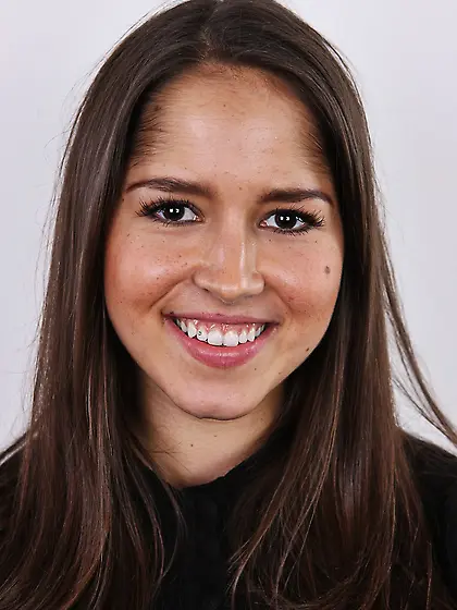 Photographer told girl she must spread legs if she wants a major