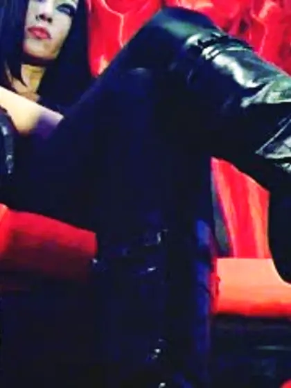 Brunette hypnogoddess perform roleplay