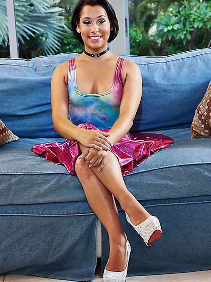 Gamer girl is going to deal with a beautiful erect penis