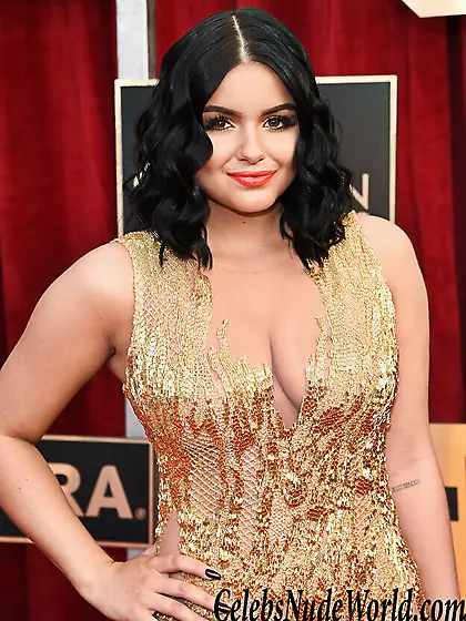 Ariel Winter’s Cleavage Photos