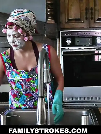 Mom busy daughter gorgeous