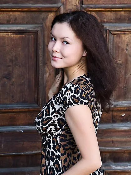 Dark haired young hairy pussy