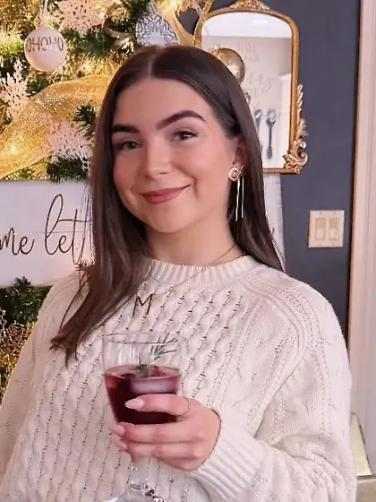 Madison,  the unaware teen for you to jerk off to