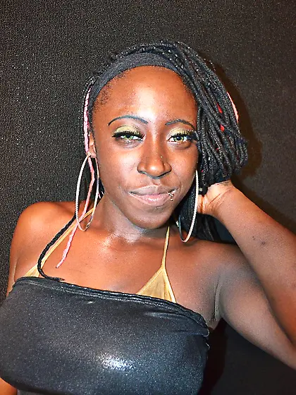 Night-black housewife demonstrating big