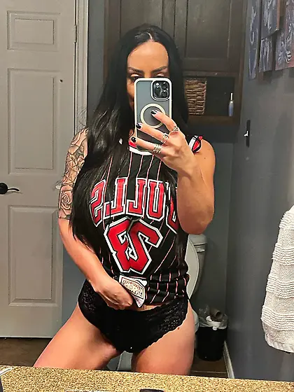 Girl send to side piece