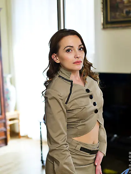 Attractive MILF demonstrates her assets while provocatively danc