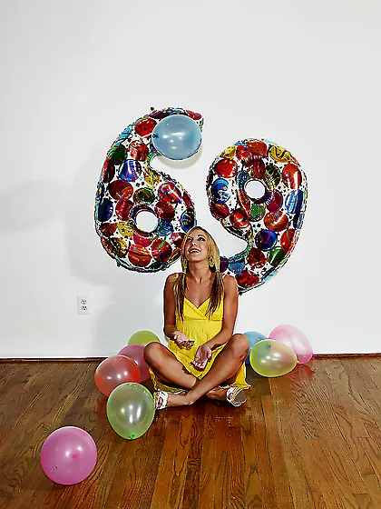 Cute twin-tailed girl undresses to spread legs on the floor and