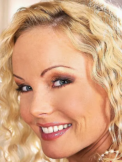 Tanned blonde Silvia Saint with large puppies sticking dildo up